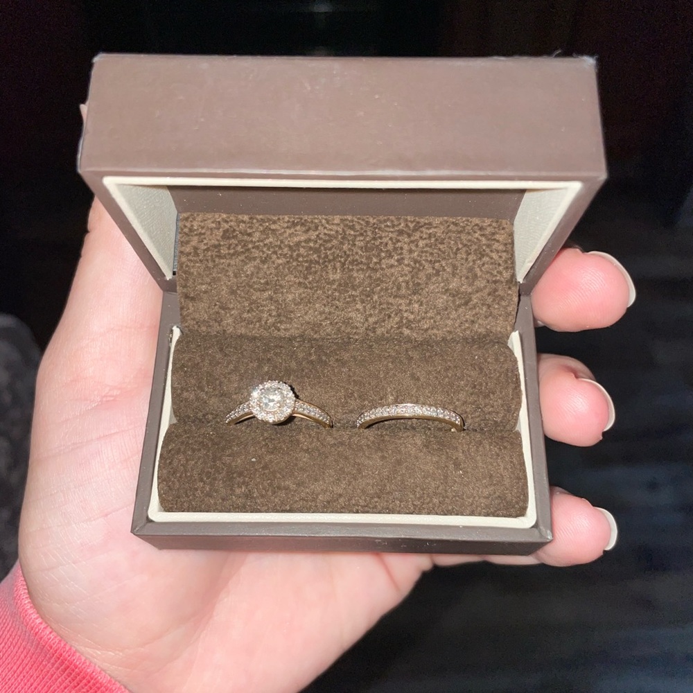 Engagement/wedding band set. Like new condition